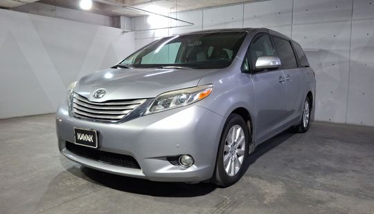 Toyota • Sienna