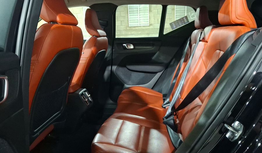 Volvo Xc40 2.0 T5 MOMENTUM AUTO 4WD Suv 2020
