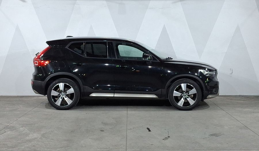 Volvo Xc40 2.0 T5 MOMENTUM AUTO 4WD Suv 2020