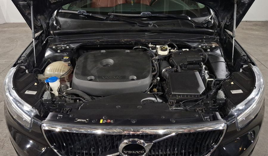 Volvo Xc40 2.0 T5 MOMENTUM AUTO 4WD Suv 2020