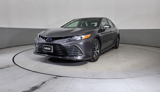 Toyota • Camry