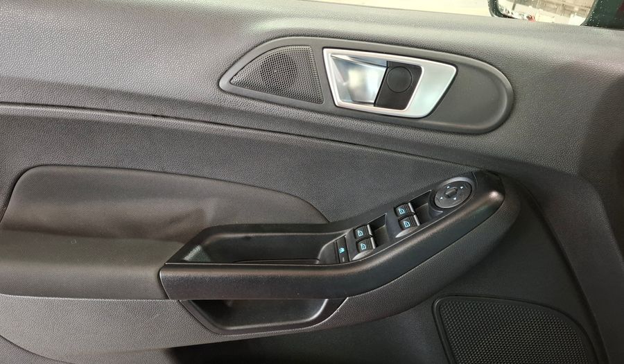 Ford Fiesta Kinetic Design 1.6 SE Hatchback 2016
