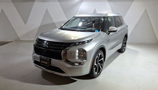 Mitsubishi • Outlander