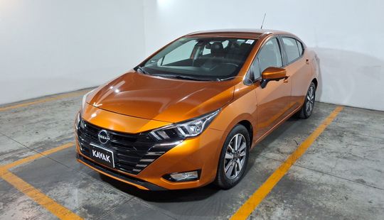 Nissan • Versa