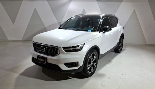 Volvo • XC40