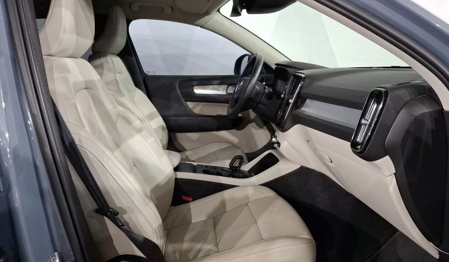 Volvo Xc40 2.0 T4 MOMENTUM AUTO Suv 2022