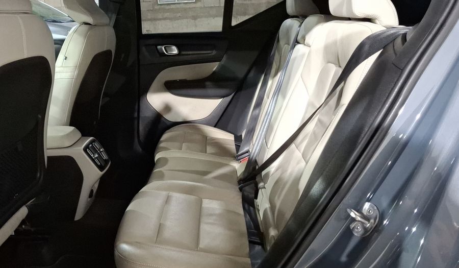 Volvo Xc40 2.0 T4 MOMENTUM AUTO Suv 2022