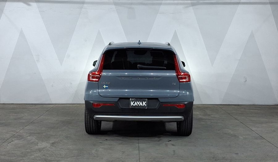 Volvo Xc40 2.0 T4 MOMENTUM AUTO Suv 2022