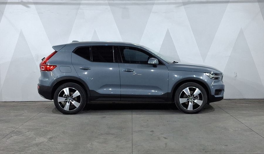 Volvo Xc40 2.0 T4 MOMENTUM AUTO Suv 2022