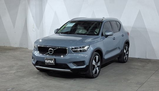 Volvo • XC40