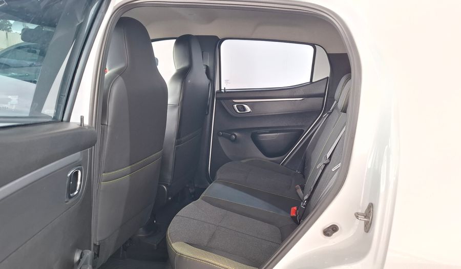 Renault Kwid 1.0 ICONIC OUTSIDER Hatchback 2025