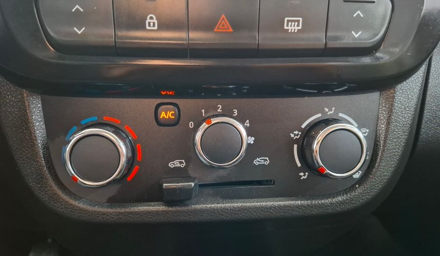 Renault Kwid 1.0 ICONIC OUTSIDER Hatchback 2025