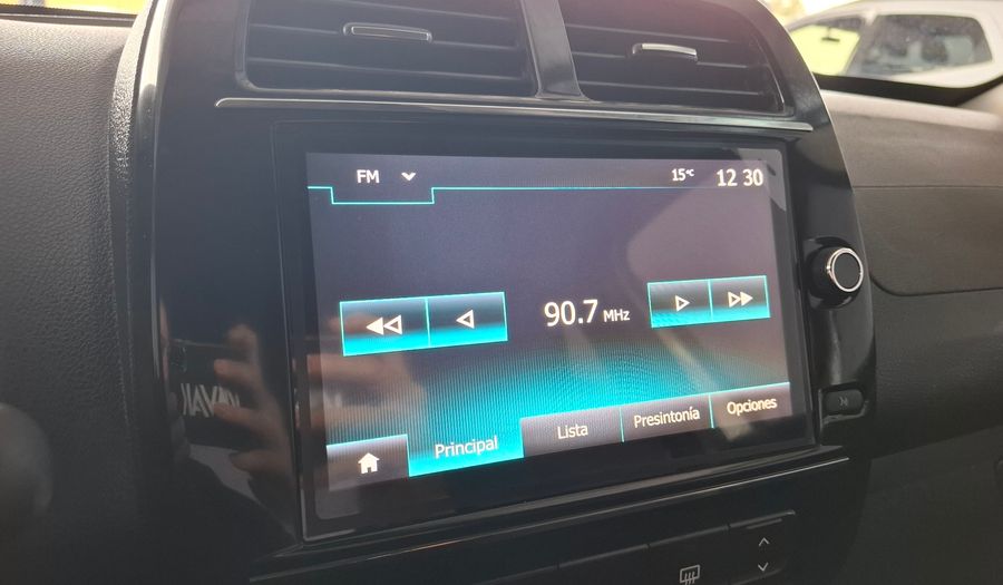 Renault Kwid 1.0 ICONIC OUTSIDER Hatchback 2025