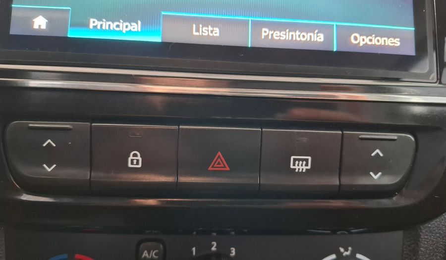 Renault Kwid 1.0 ICONIC OUTSIDER Hatchback 2025