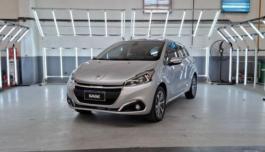 Peugeot • 208