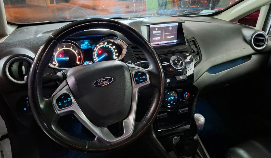 Ford Fiesta Kinetic Design 1.6 TITANIUM Sedan 2013