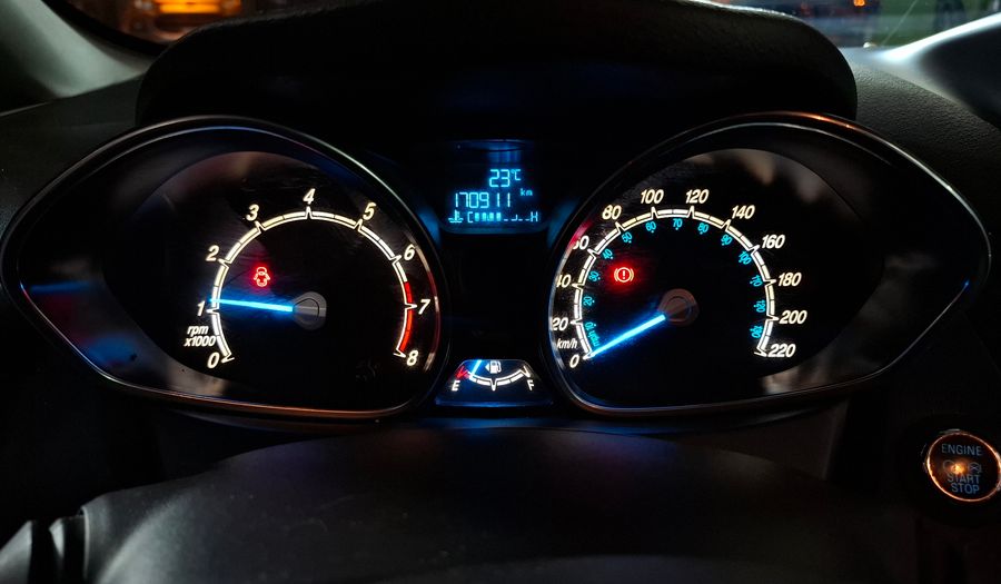 Ford Fiesta Kinetic Design 1.6 TITANIUM Sedan 2013