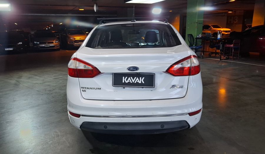 Ford Fiesta Kinetic Design 1.6 TITANIUM Sedan 2013