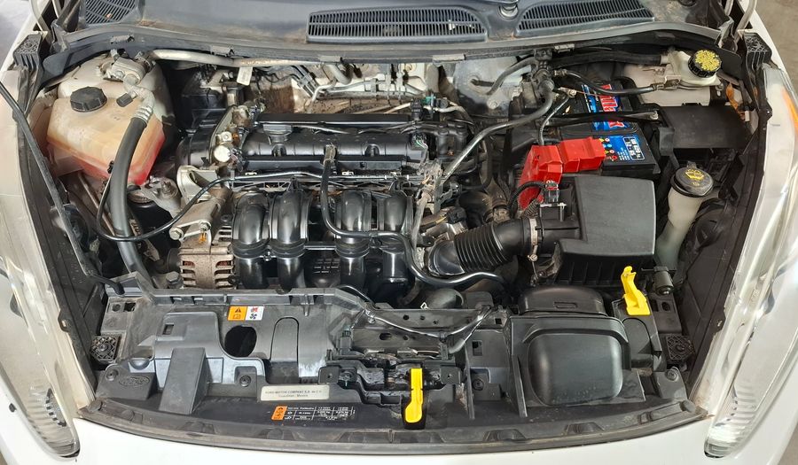 Ford Fiesta Kinetic Design 1.6 TITANIUM Sedan 2013