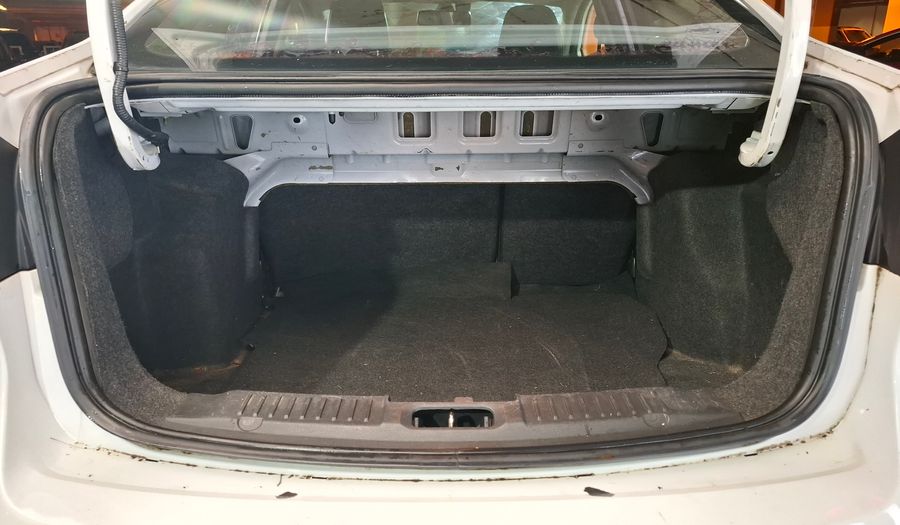 Ford Fiesta Kinetic Design 1.6 TITANIUM Sedan 2013