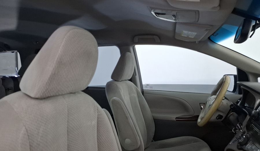 Toyota Sienna 3.5 XLE AT Minivan 2014