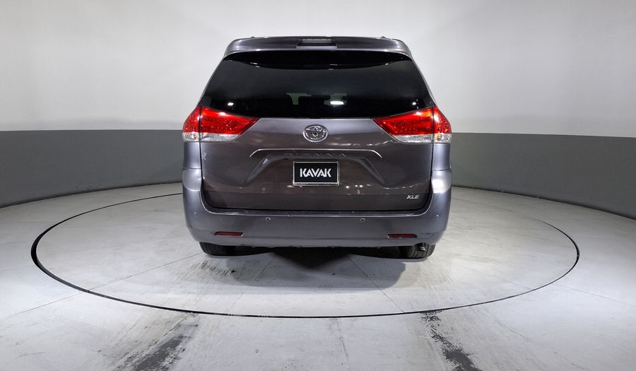 Toyota Sienna 3.5 XLE AT Minivan 2014