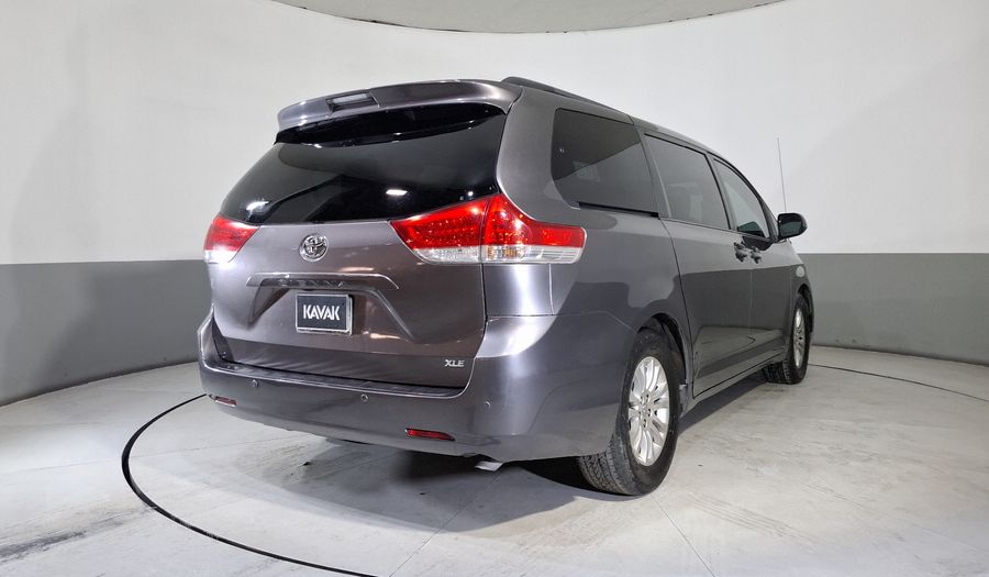Toyota Sienna 3.5 XLE AT Minivan 2014