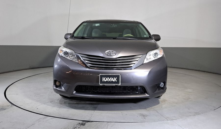 Toyota Sienna 3.5 XLE AT Minivan 2014