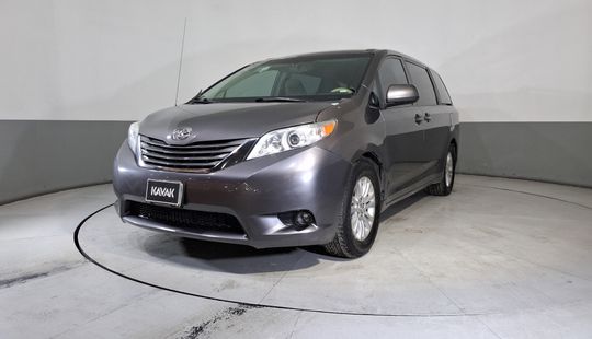 Toyota • Sienna
