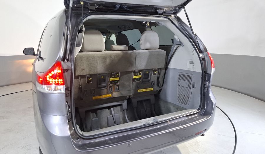 Toyota Sienna 3.5 XLE AT Minivan 2014