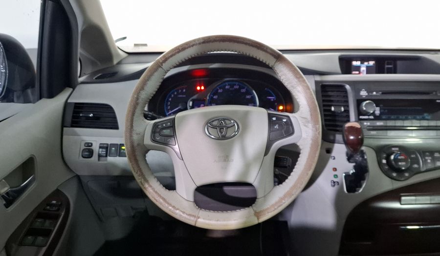 Toyota Sienna 3.5 XLE AT Minivan 2014