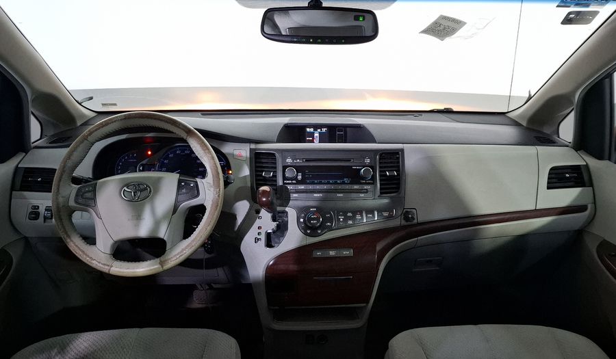 Toyota Sienna 3.5 XLE AT Minivan 2014