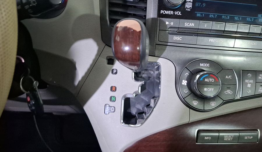 Toyota Sienna 3.5 XLE AT Minivan 2014