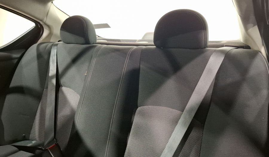 Nissan Versa 1.6 SENSE TA AC Sedan 2015