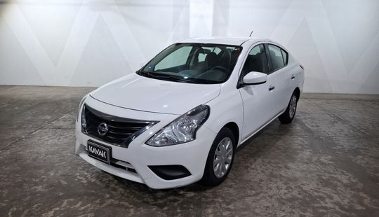 Nissan • Versa