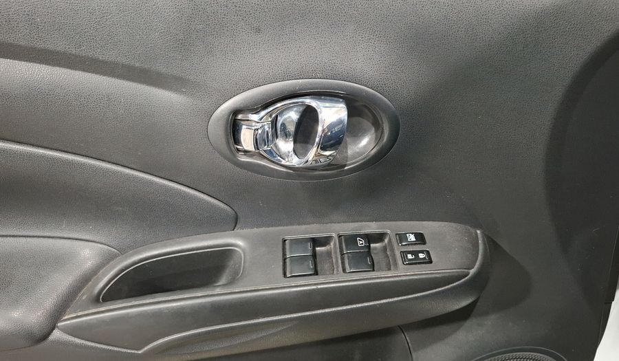 Nissan Versa 1.6 SENSE TA AC Sedan 2015