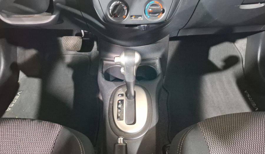 Nissan Versa 1.6 SENSE TA AC Sedan 2015