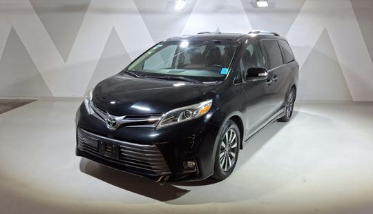 Toyota • Sienna