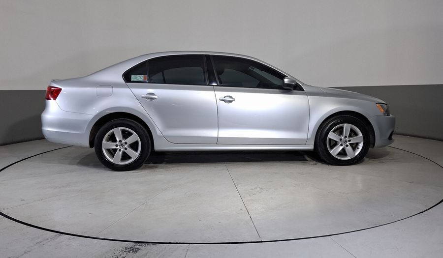 Volkswagen Jetta 2.5 STYLE ACTIVE MT Sedan 2011