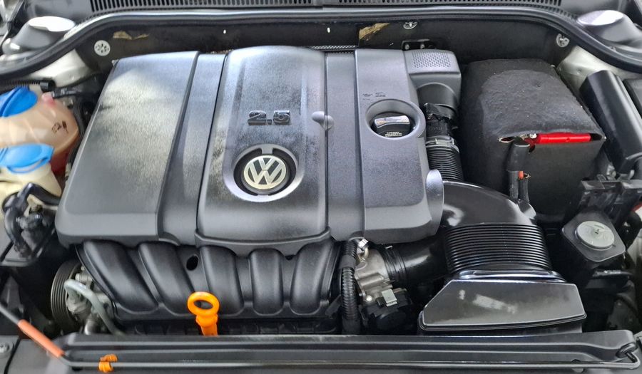 Volkswagen Jetta 2.5 STYLE ACTIVE MT Sedan 2011