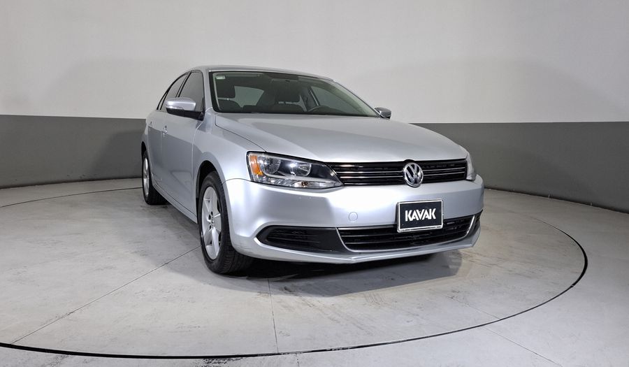 Volkswagen Jetta 2.5 STYLE ACTIVE MT Sedan 2011