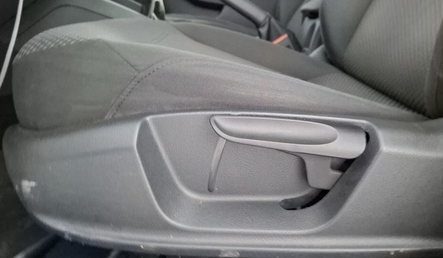 Volkswagen Jetta 2.5 STYLE ACTIVE MT Sedan 2011