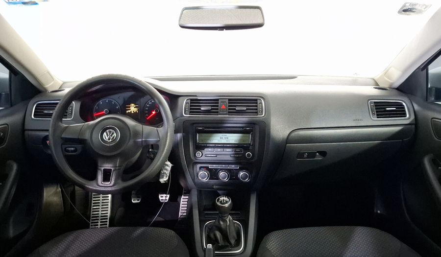 Volkswagen Jetta 2.5 STYLE ACTIVE MT Sedan 2011