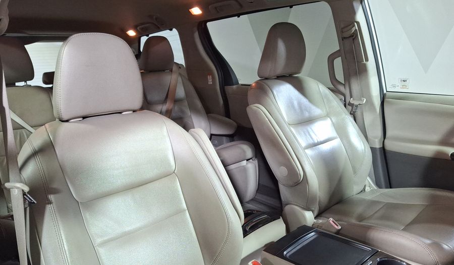 Toyota Sienna 3.5 XLE PIEL AUTO Minivan 2020