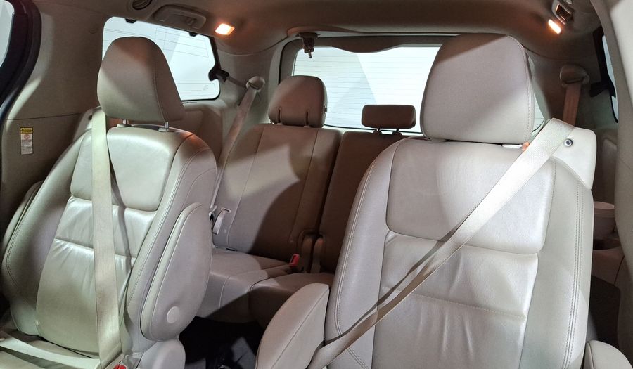 Toyota Sienna 3.5 XLE PIEL AUTO Minivan 2020