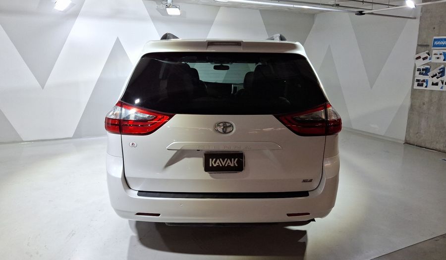 Toyota Sienna 3.5 XLE PIEL AUTO Minivan 2020