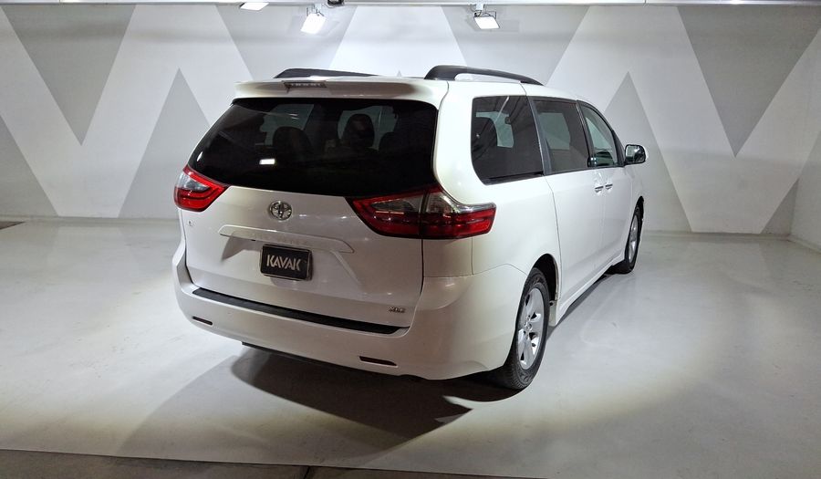 Toyota Sienna 3.5 XLE PIEL AUTO Minivan 2020