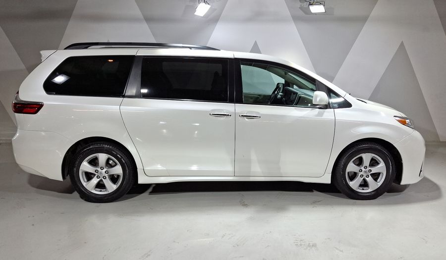 Toyota Sienna 3.5 XLE PIEL AUTO Minivan 2020