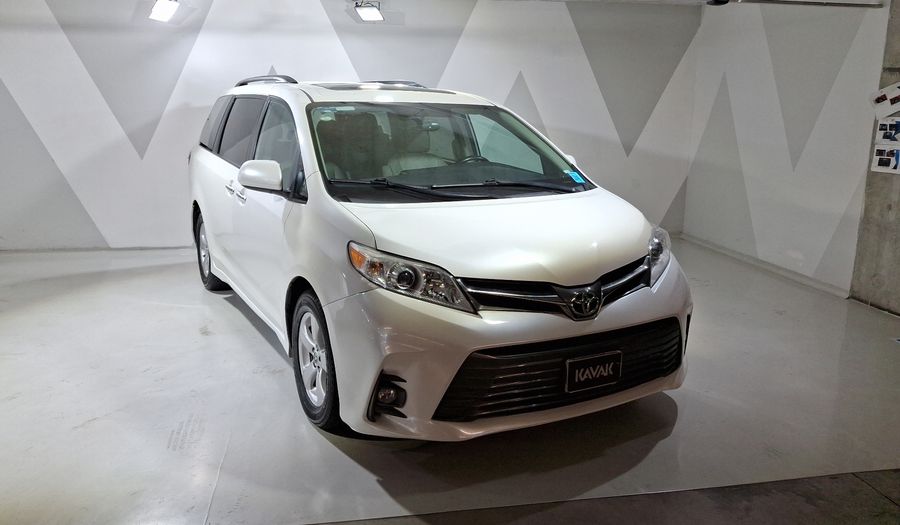 Toyota Sienna 3.5 XLE PIEL AUTO Minivan 2020