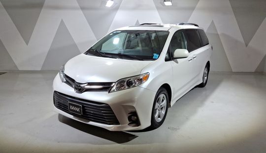 Toyota • Sienna